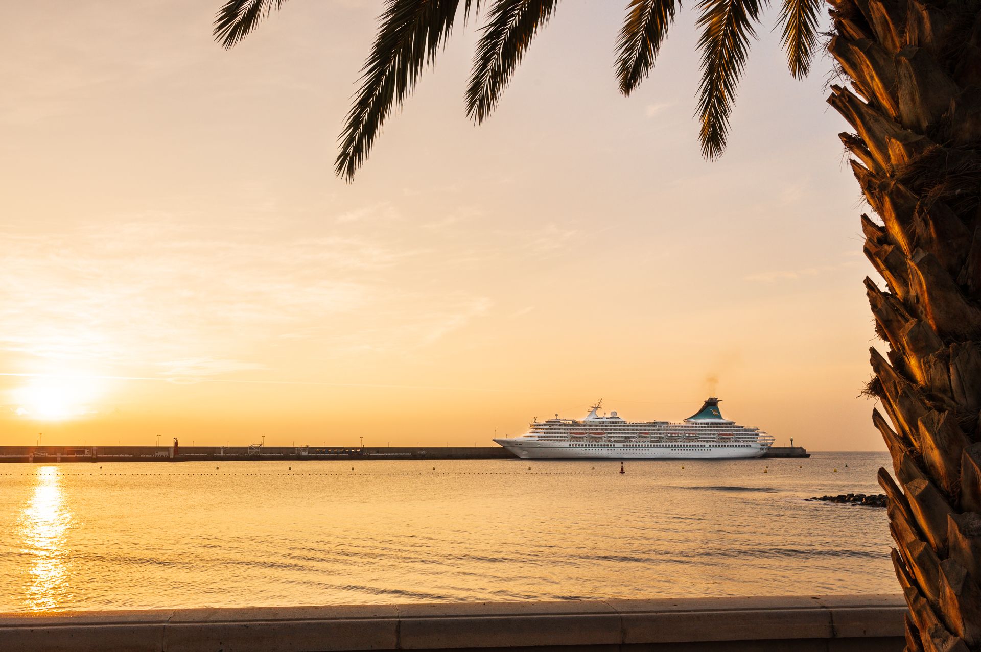 Kreuzfahrtschiff in San Sebastian auf La Gomera