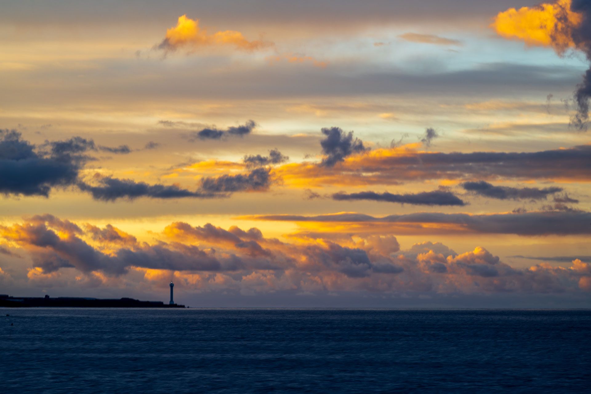 Leuchtturm im Morgengrauen