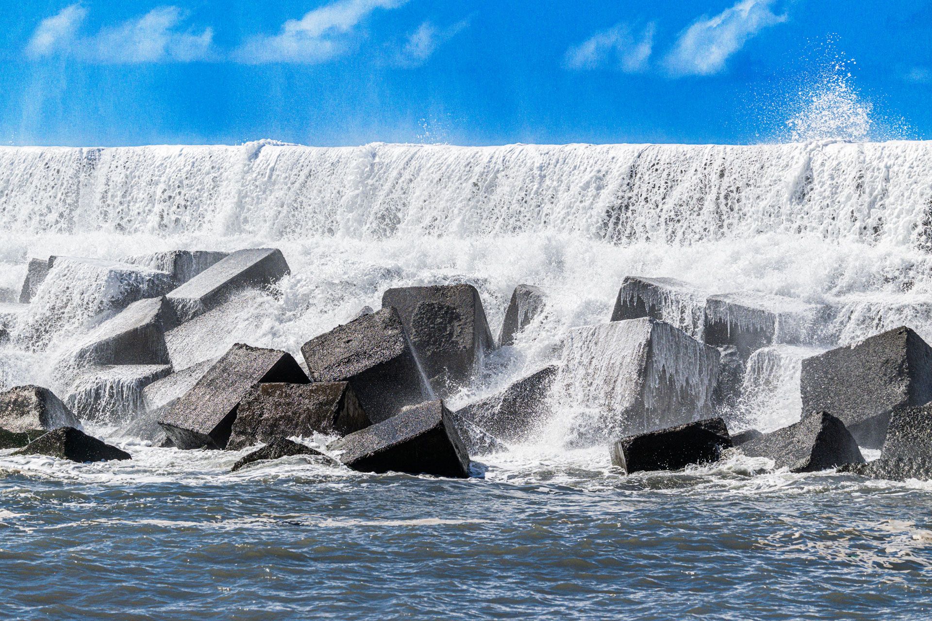 Wassser über die Mauer