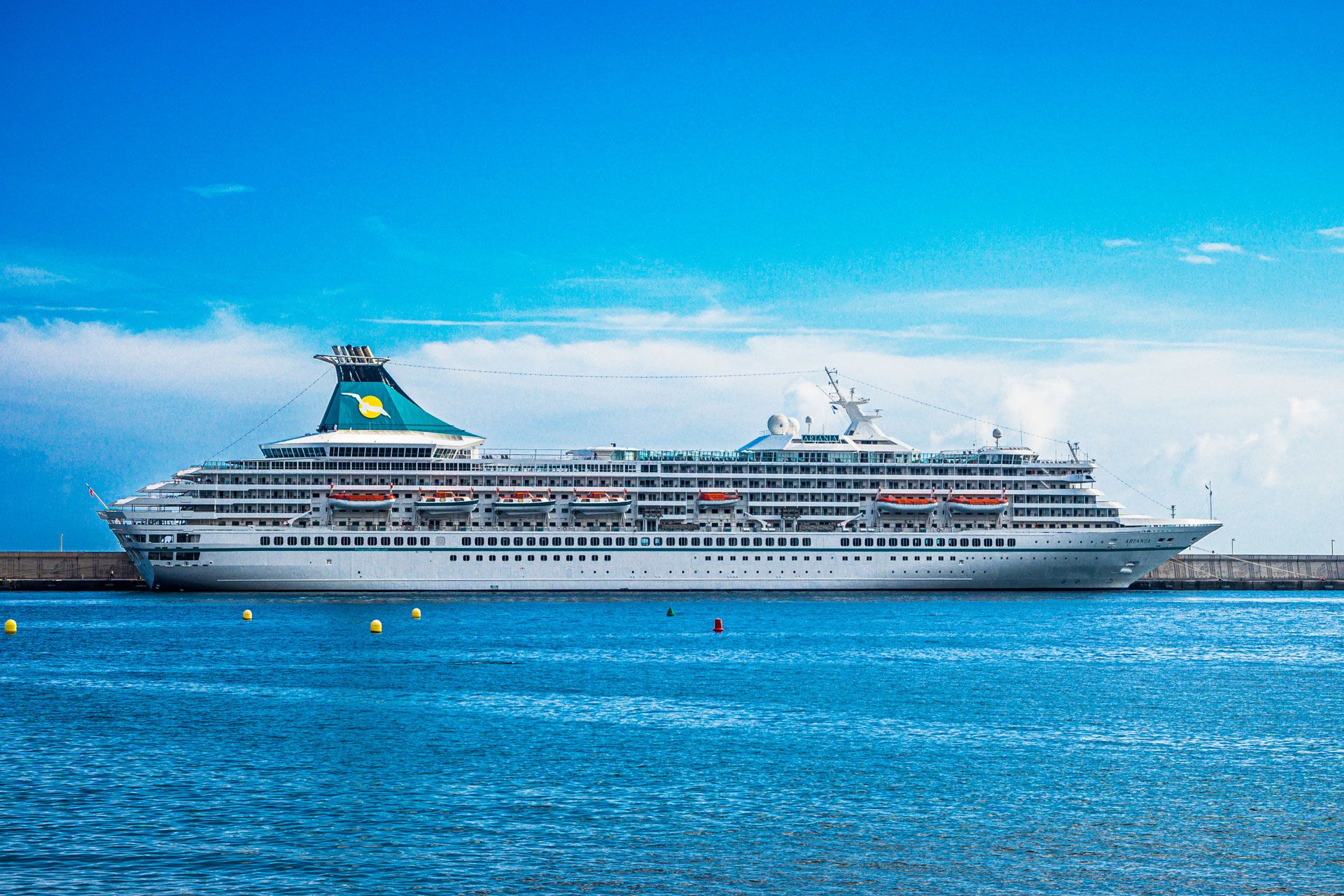 Kreuzfahrtschiff in San Sebastian auf La Gomera