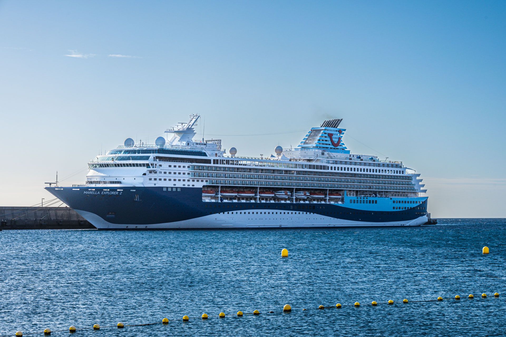 Kreuzfahrtschiff in San Sebastian auf La Gomera